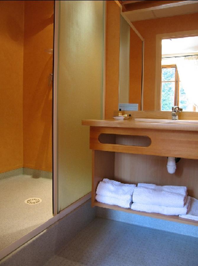 Hotel La Clairiere Chambon-sur-Dolore Habitación foto